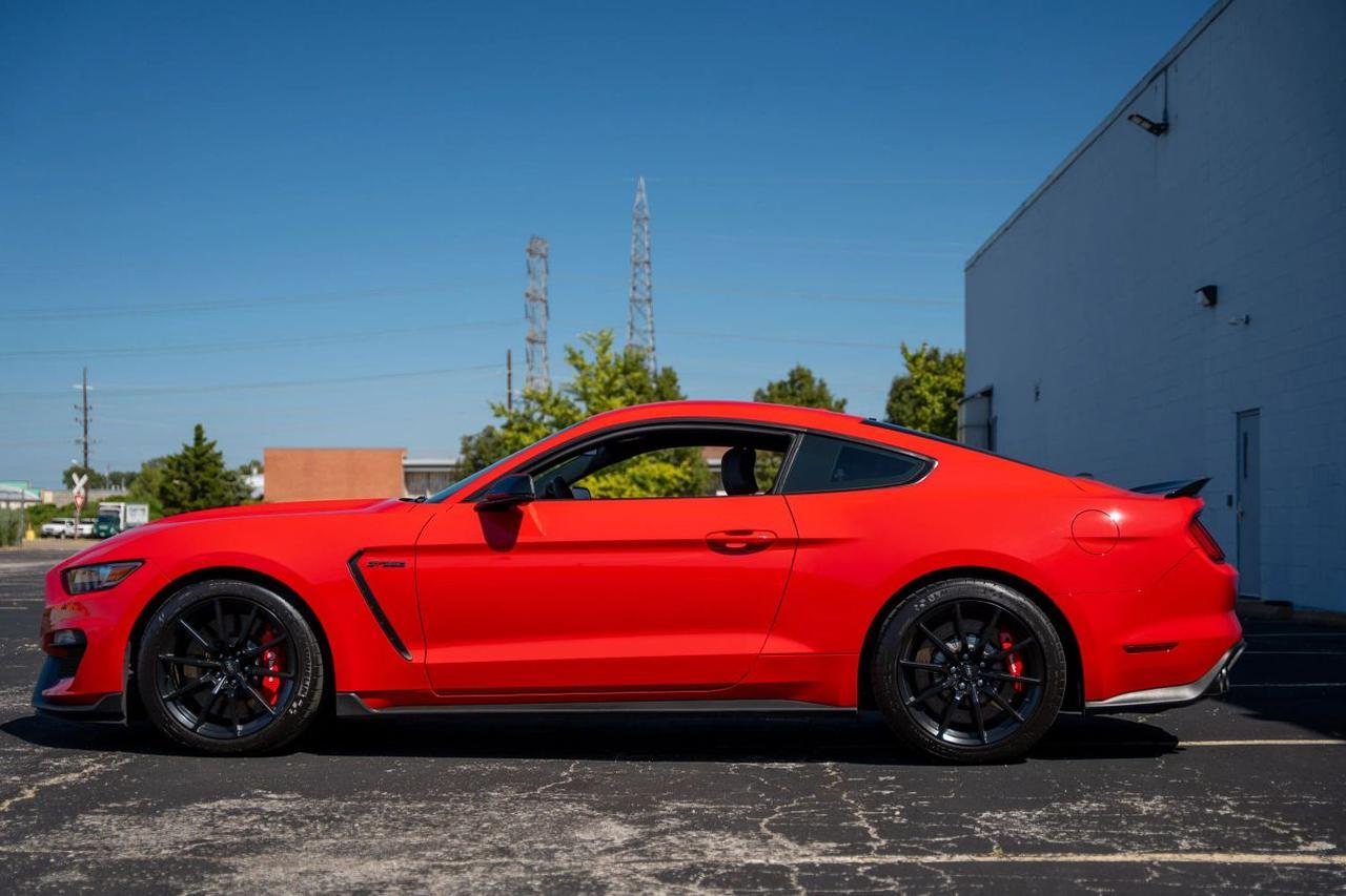 2017 Ford Mustang Shelby GT350 Coupe 2D St. Louis MO