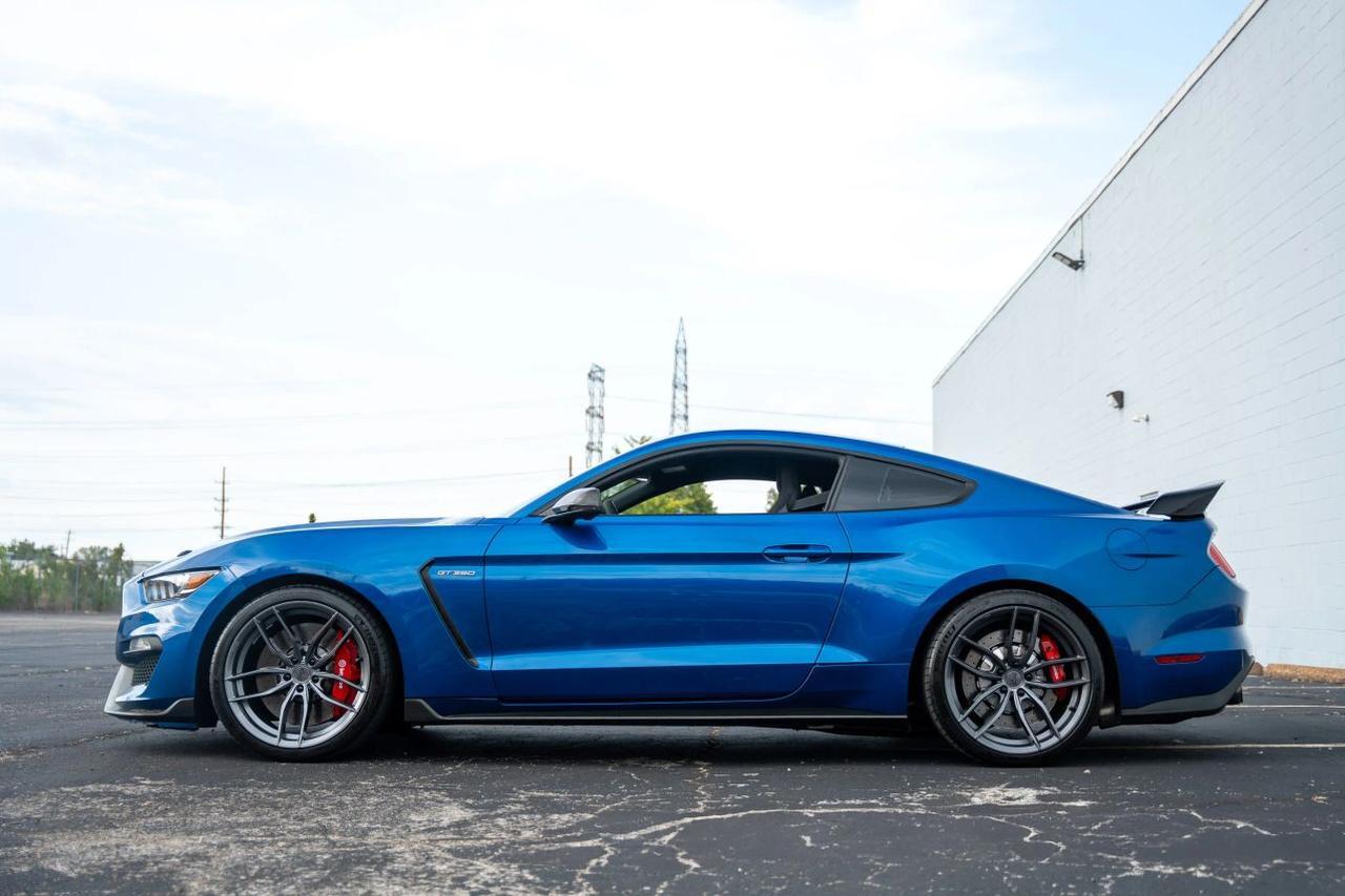 2017 Ford Mustang Shelby GT350R Coupe 2D St. Louis MO