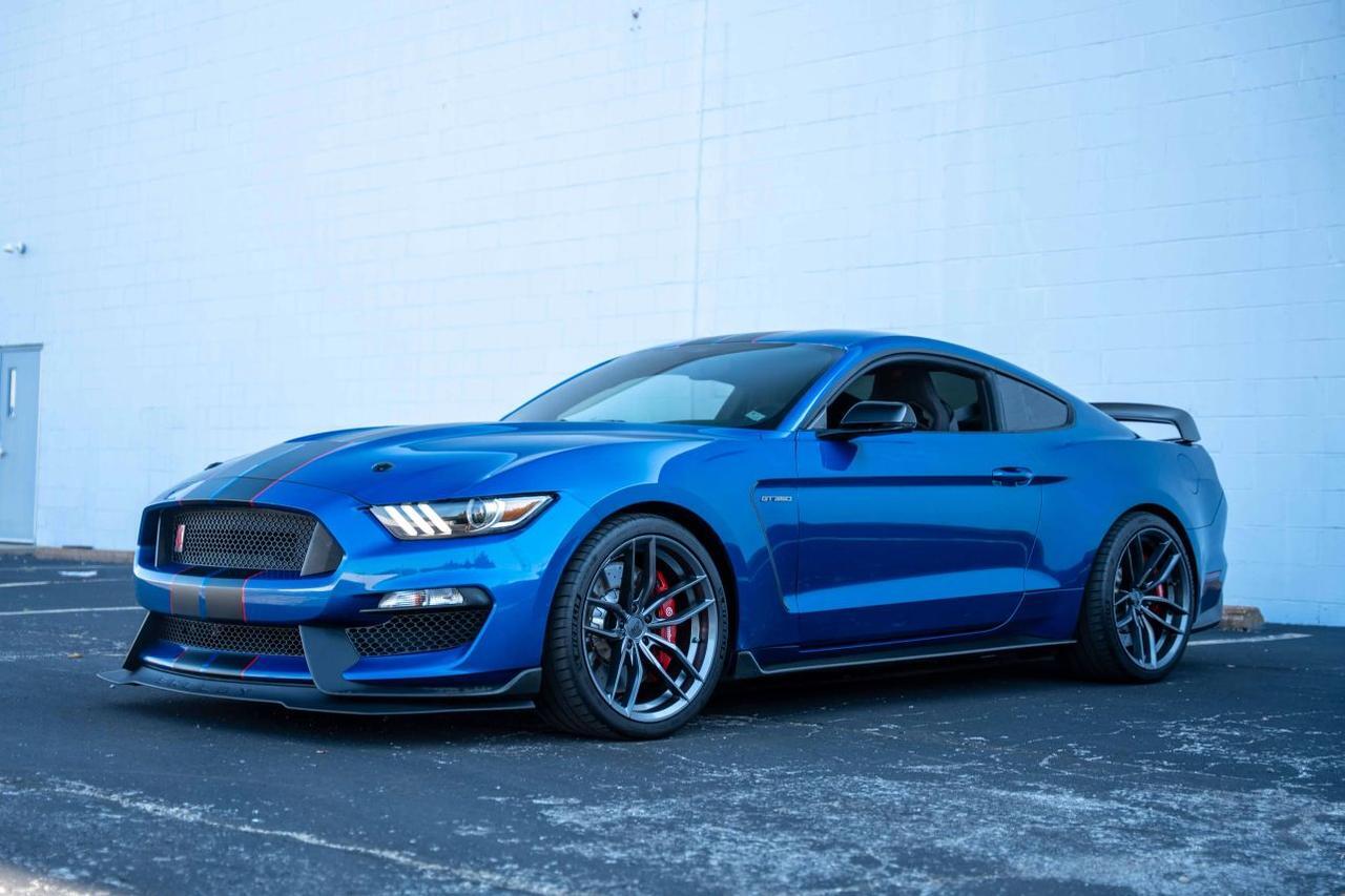2017 Ford Mustang Shelby GT350R Coupe 2D St. Louis MO