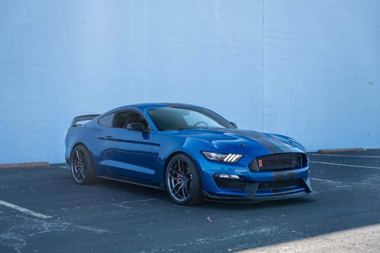 2017 Ford Mustang Shelby GT350R Coupe 2D St. Louis MO