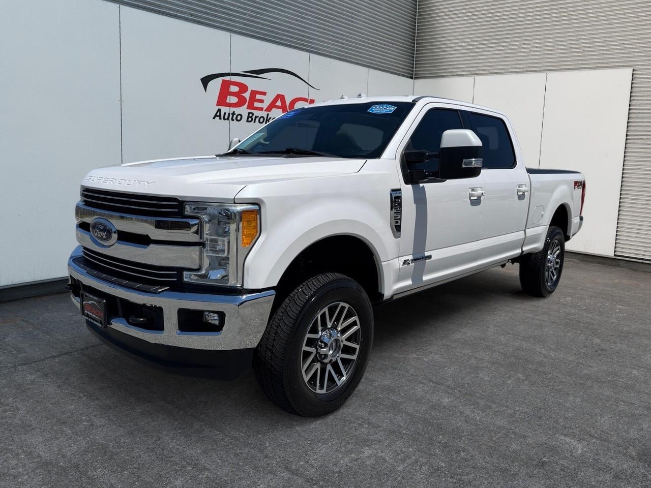 2017 Ford Super Duty F-250 SRW Lariat, MOONROOF, HEATED/VENTILATED SEATS, POWER RUNNING BOARDS, UNIVERSAL GARAGE DOOR OPENER, REMOTE START, POWER SLIDING REAR WINDOW, BED LINER, TOW PACKAGE, TOW HOOKS, BACKUP CAMERA, CLEAN CARFAX, ONLY 1 OWNER!
