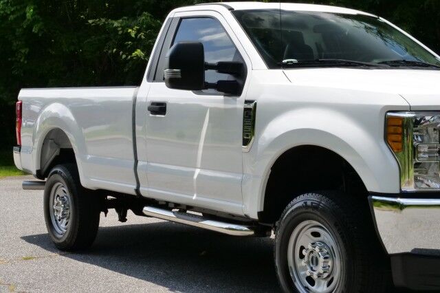 2017 Ford Super Duty F-250 XL 4X4 / 6.2L V8 / Long Bed / Regular Cab! High Point NC