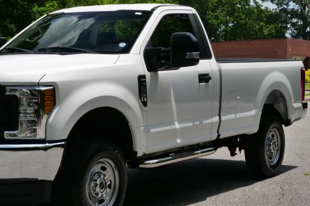 2017 Ford Super Duty F-250 XL 4X4 / 6.2L V8 / Long Bed / Regular Cab! High Point NC