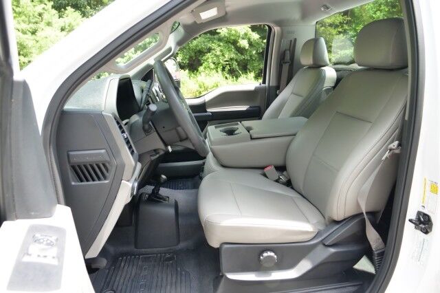2017 Ford Super Duty F-250 XL 4X4 / 6.2L V8 / Long Bed / Regular Cab! High Point NC