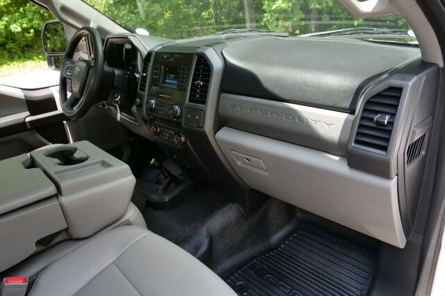 2017 Ford Super Duty F-250 XL 4X4 / 6.2L V8 / Long Bed / Regular Cab! High Point NC