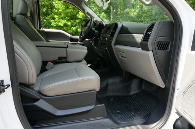 2017 Ford Super Duty F-250 XL 4X4 / 6.2L V8 / Long Bed / Regular Cab! High Point NC