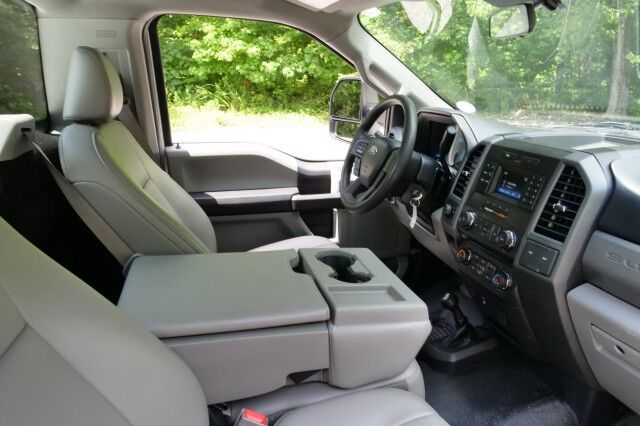 2017 Ford Super Duty F-250 XL 4X4 / 6.2L V8 / Long Bed / Regular Cab! High Point NC