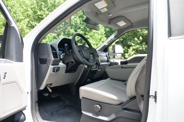 2017 Ford Super Duty F-250 XL 4X4 / 6.2L V8 / Long Bed / Regular Cab! High Point NC