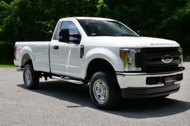 2017 Ford Super Duty F-250 XL 4X4 / 6.2L V8 / Long Bed / Regular Cab! High Point NC