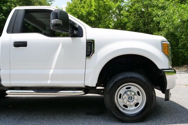 2017 Ford Super Duty F-250 XL 4X4 / 6.2L V8 / Long Bed / Regular Cab! High Point NC