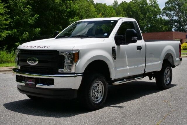 2017 Ford Super Duty F-250 XL 4X4 / 6.2L V8 / Long Bed / Regular Cab! High Point NC