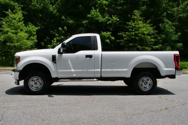 2017 Ford Super Duty F-250 XL 4X4 / 6.2L V8 / Long Bed / Regular Cab! High Point NC