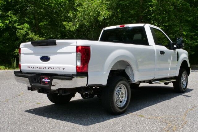 2017 Ford Super Duty F-250 XL 4X4 / 6.2L V8 / Long Bed / Regular Cab! High Point NC