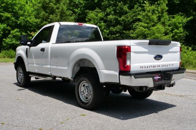 2017 Ford Super Duty F-250 XL 4X4 / 6.2L V8 / Long Bed / Regular Cab! High Point NC