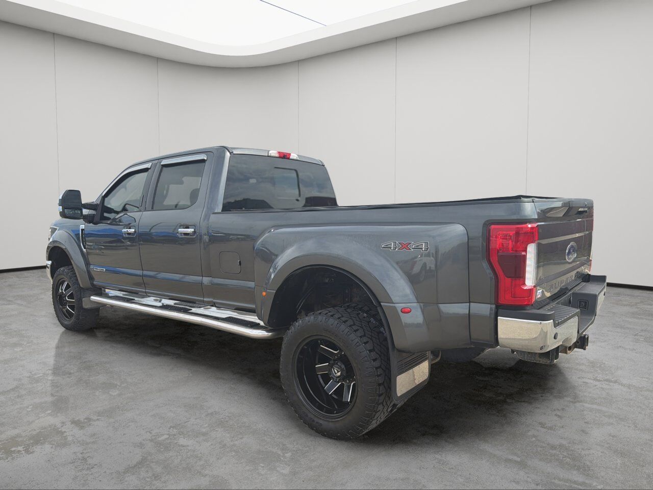2017 Ford Super Duty F-350 DRW Lariat