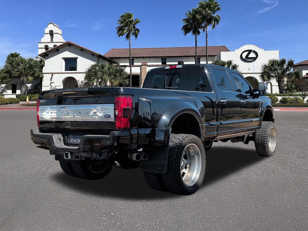 2017 Ford Super Duty F-350 DRW Platinum