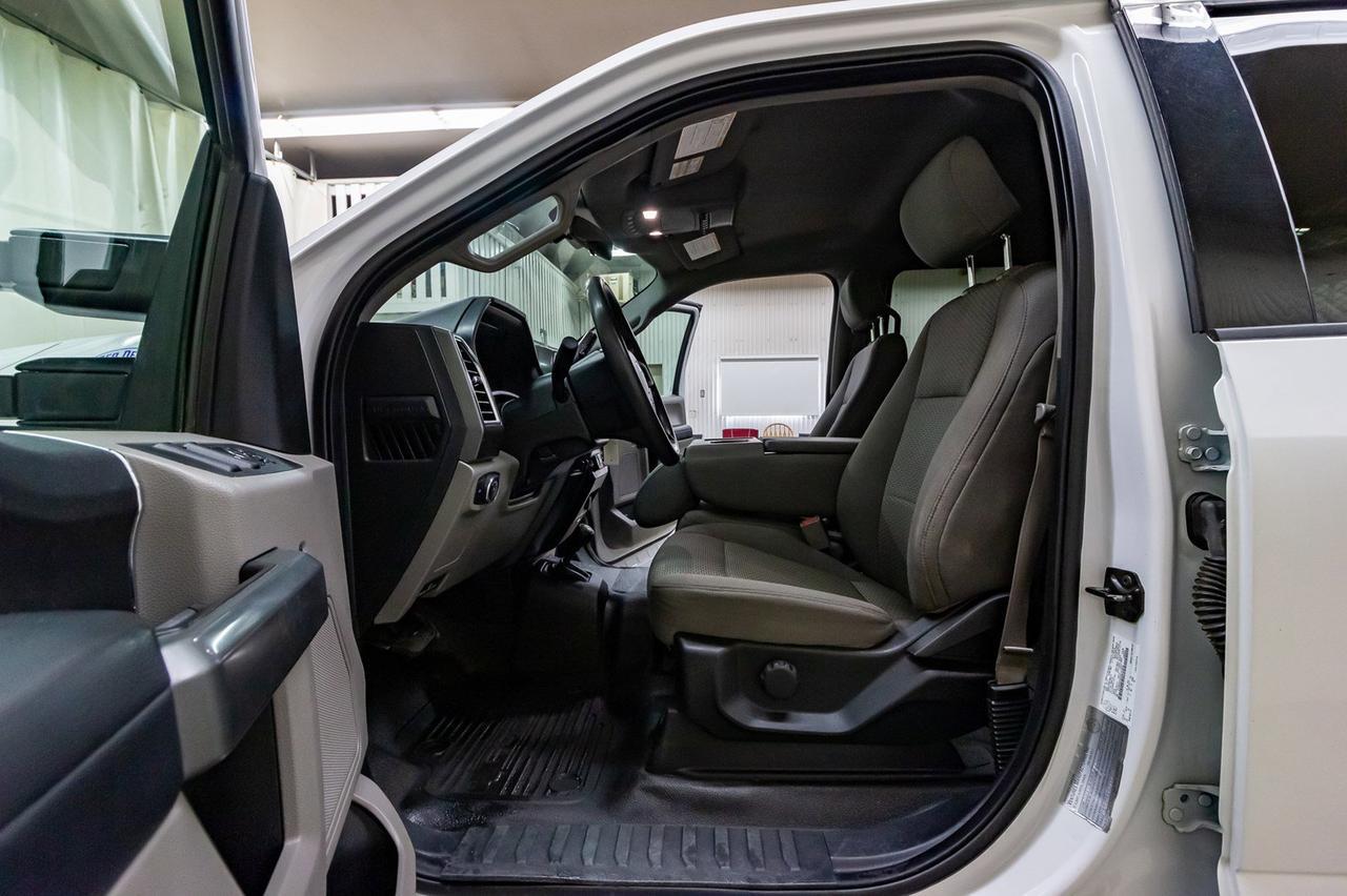 2017 Ford Super Duty F-350 SRW CREW CAB XLT DECK Red Deer AB