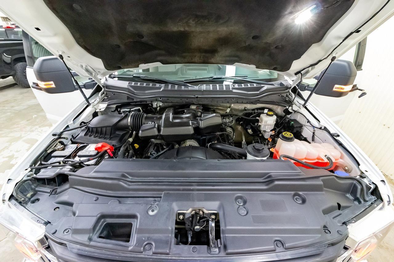 2017 Ford Super Duty F-350 SRW CREW CAB XLT DECK Red Deer AB