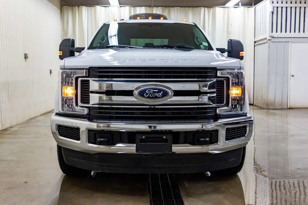 2017 Ford Super Duty F-350 SRW CREW CAB XLT DECK Red Deer AB