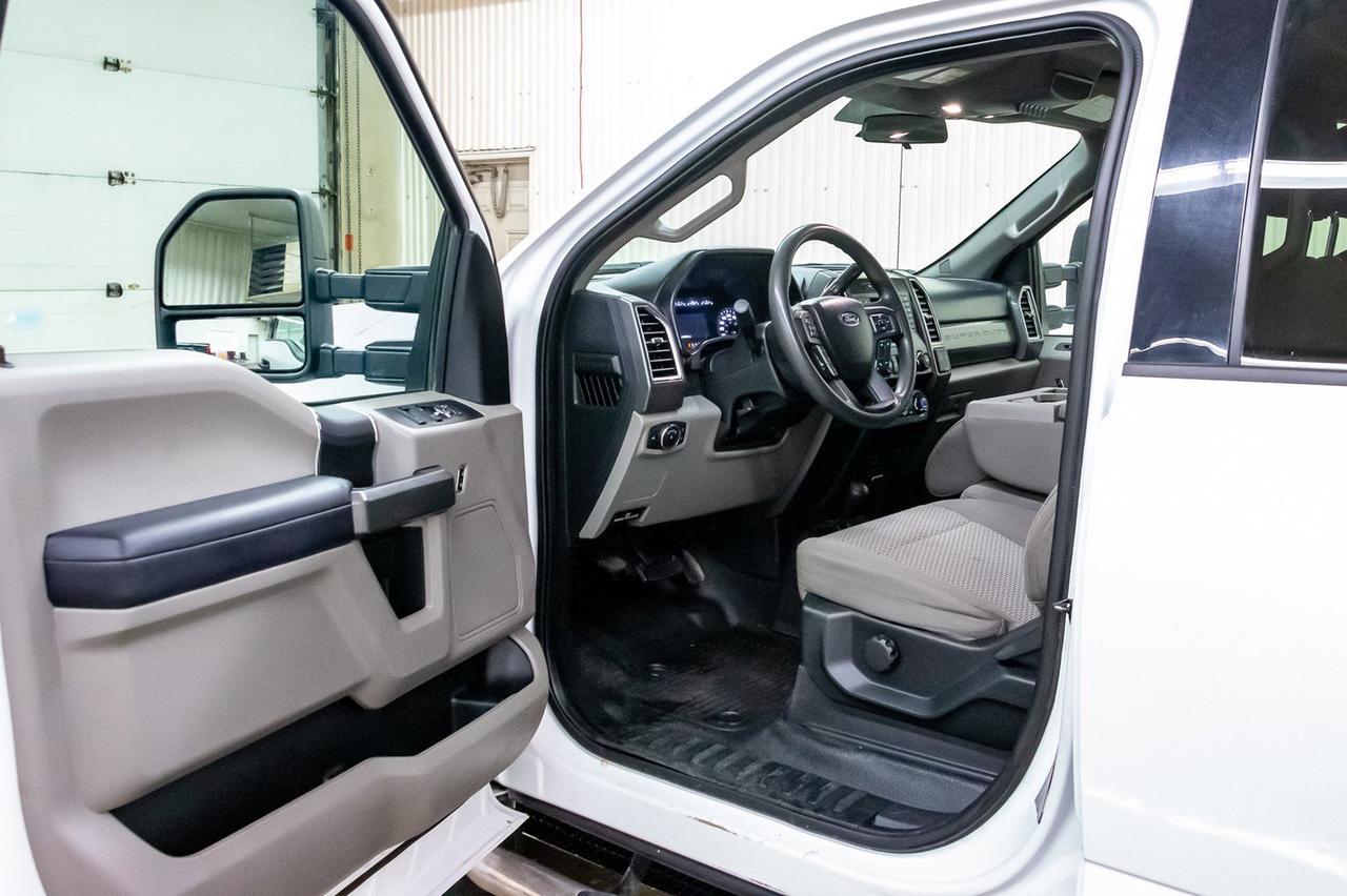 2017 Ford Super Duty F-350 SRW CREW CAB XLT DECK Red Deer AB