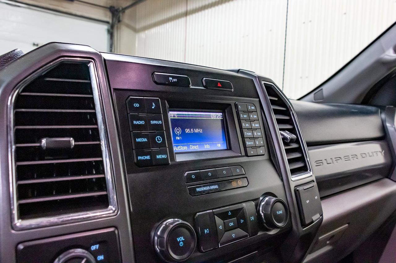 2017 Ford Super Duty F-350 SRW CREW CAB XLT DECK Red Deer AB