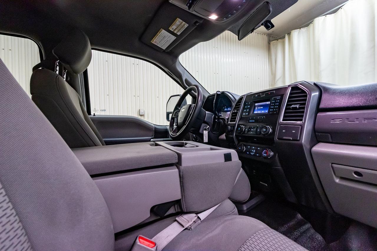 2017 Ford Super Duty F-350 SRW CREW CAB XLT DECK Red Deer AB