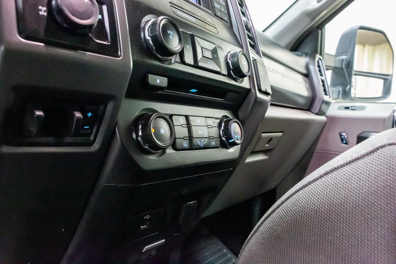 2017 Ford Super Duty F-350 SRW CREW CAB XLT DECK Red Deer AB