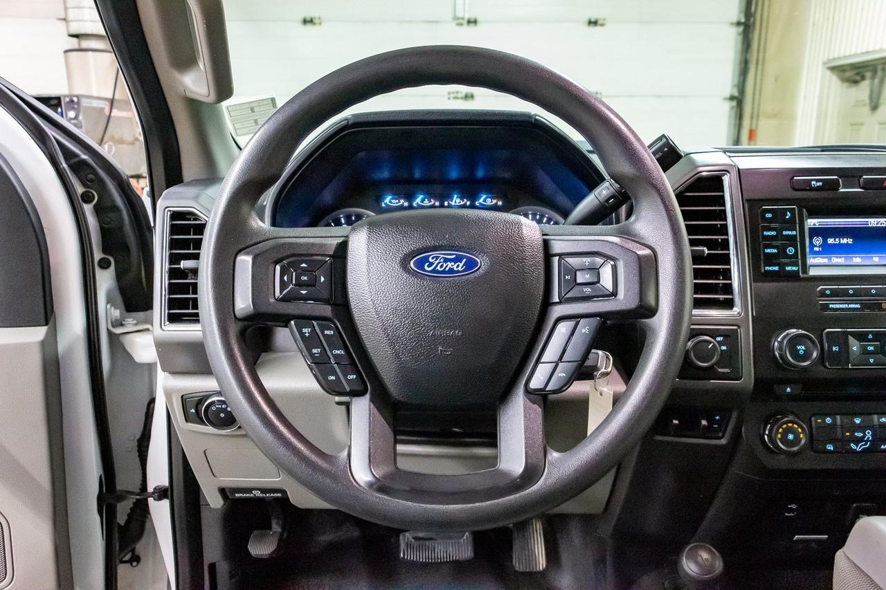 2017 Ford Super Duty F-350 SRW CREW CAB XLT DECK Red Deer AB