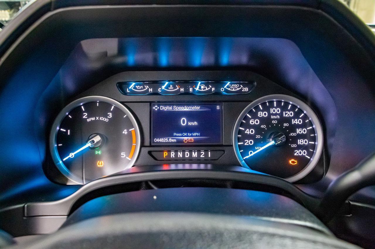 2017 Ford Super Duty F-350 SRW CREW CAB XLT FX4 Red Deer AB