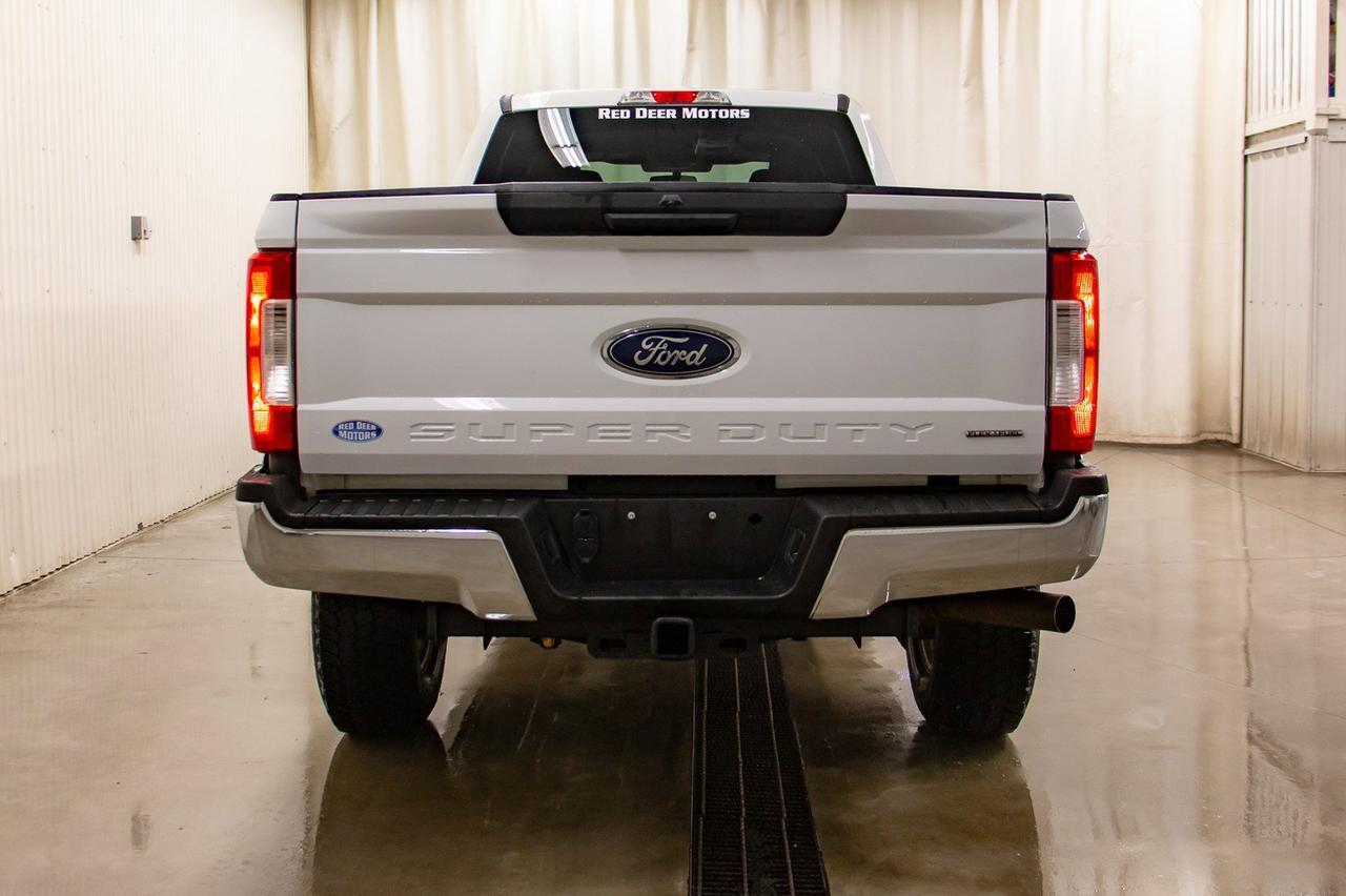 2017 Ford Super Duty F-350 SRW CREW-CAB XLT LWB Red Deer AB
