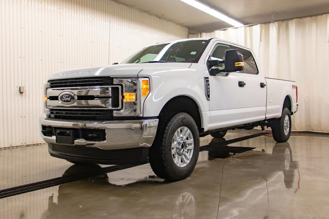 2017 Ford Super Duty F-350 SRW CREW-CAB XLT LWB Red Deer AB