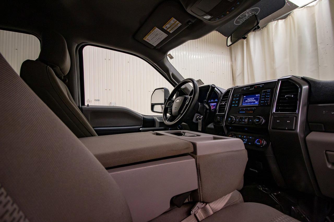 2017 Ford Super Duty F-350 SRW CREW-CAB XLT LWB Red Deer AB