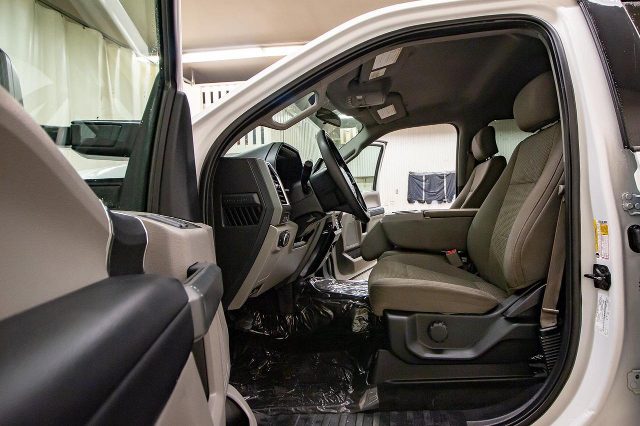 2017 Ford Super Duty F-350 SRW CREW-CAB XLT LWB Red Deer AB