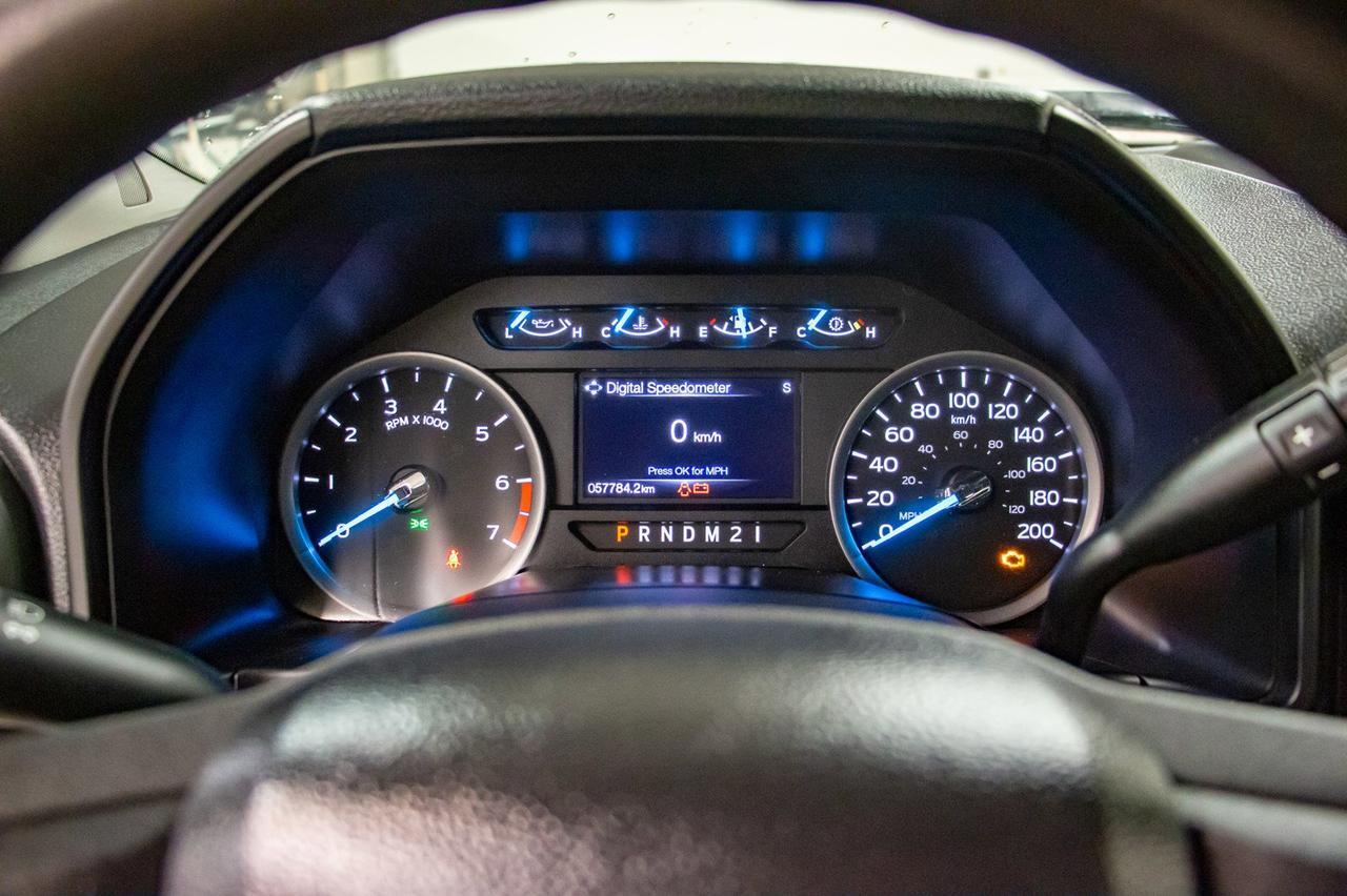 2017 Ford Super Duty F-350 SRW CREW-CAB XLT LWB Red Deer AB