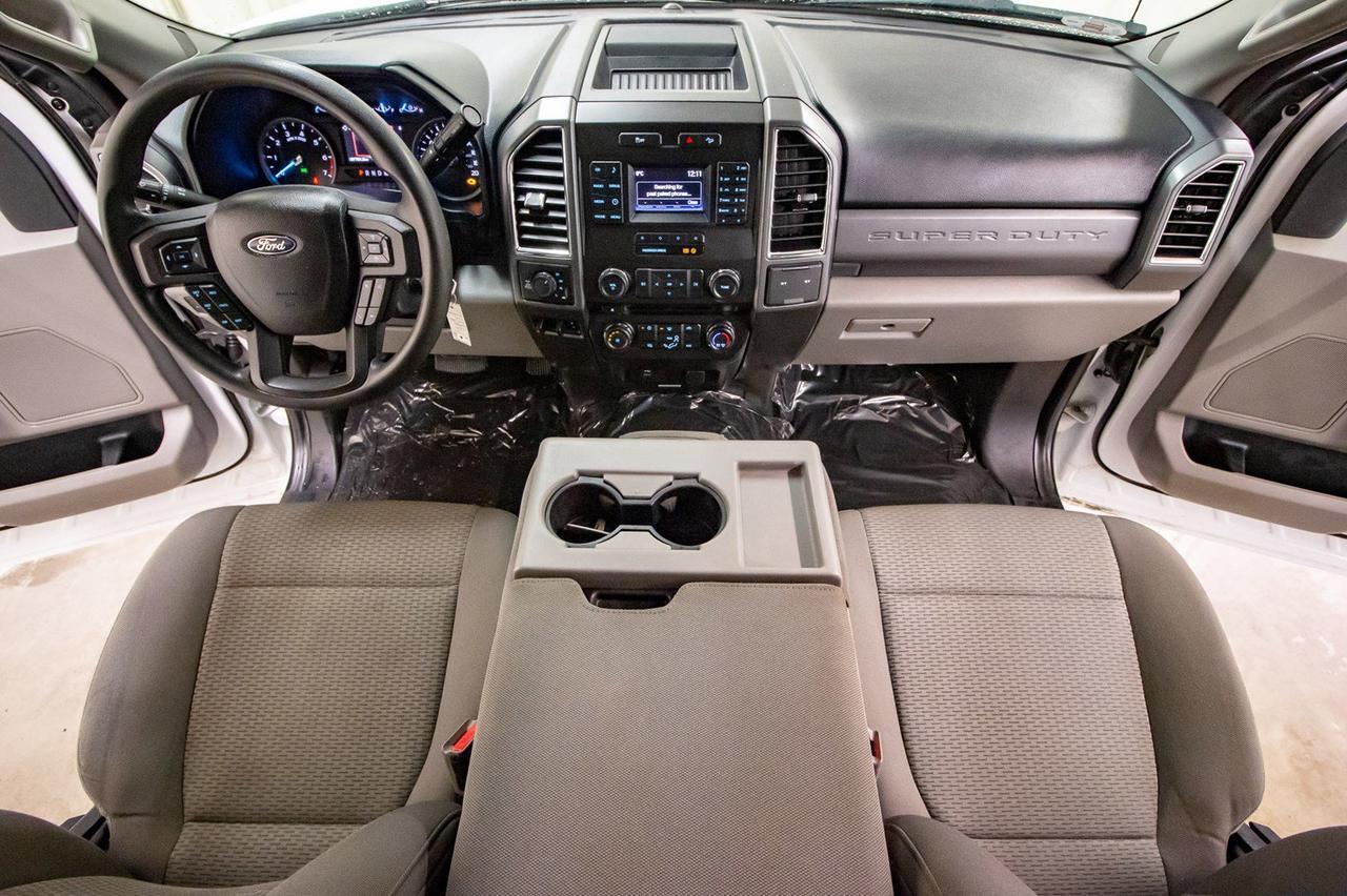 2017 Ford Super Duty F-350 SRW CREW-CAB XLT LWB Red Deer AB