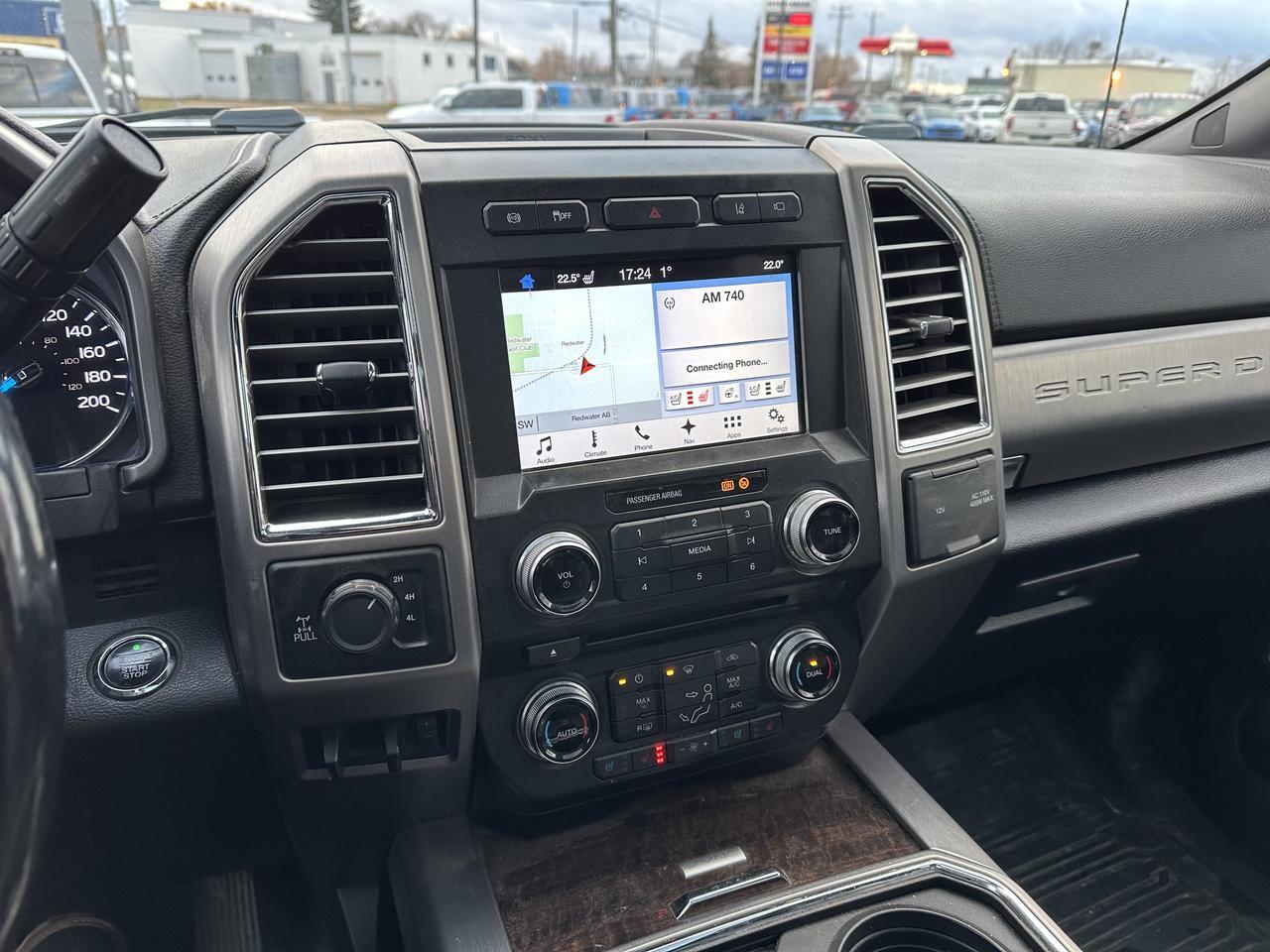 2017 Ford Super Duty F-350 SRW Crew Cab 4WD | Platinum | DELETED | Fuel Wheels | Massage Seats | Pano Sunroof | 5th Wheel Prep Redwater AB