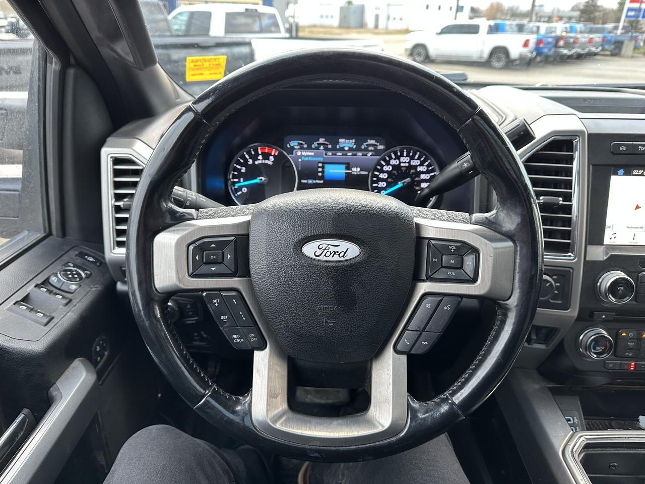 2017 Ford Super Duty F-350 SRW Crew Cab 4WD | Platinum | DELETED | Fuel Wheels | Massage Seats | Pano Sunroof | 5th Wheel Prep Redwater AB