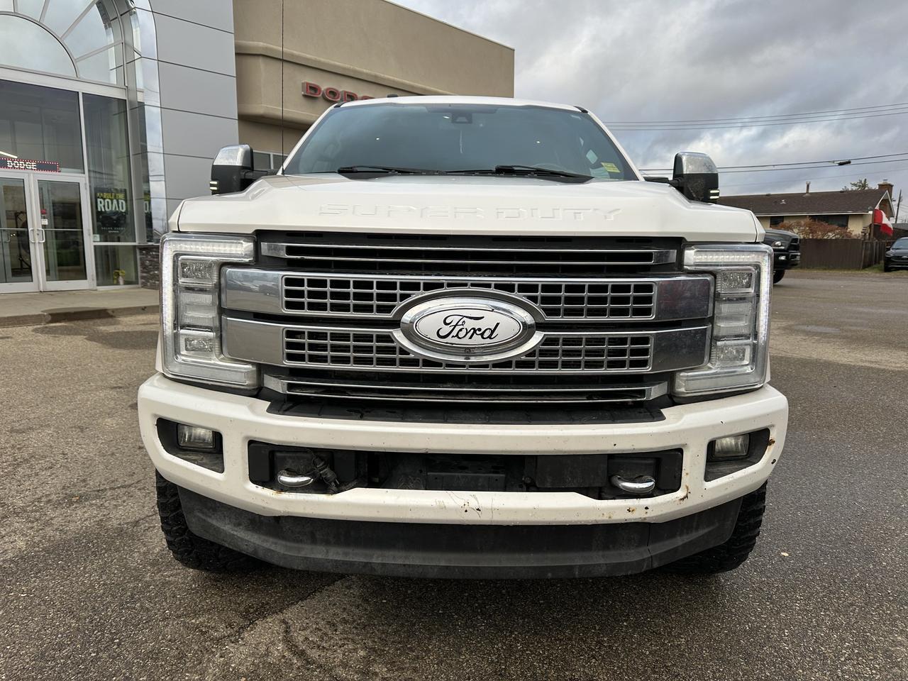 2017 Ford Super Duty F-350 SRW Crew Cab 4WD | Platinum | DELETED | Fuel Wheels | Massage Seats | Pano Sunroof | 5th Wheel Prep Redwater AB