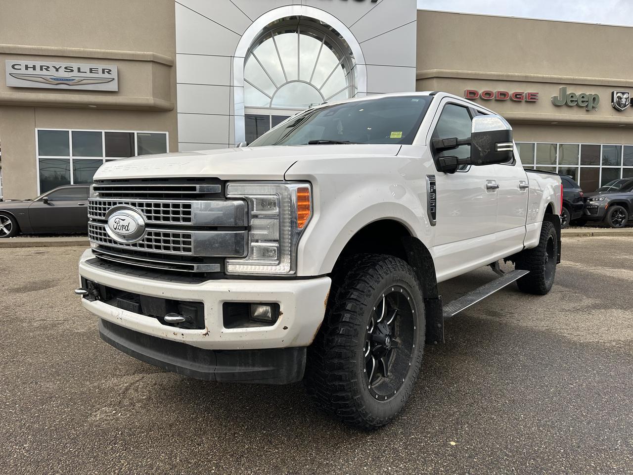 2017 Ford Super Duty F-350 SRW Crew Cab 4WD | Platinum | DELETED | Fuel Wheels | Massage Seats | Pano Sunroof | 5th Wheel Prep Redwater AB