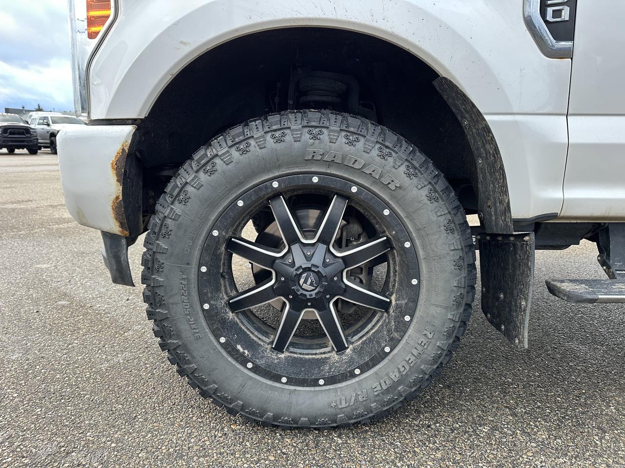 2017 Ford Super Duty F-350 SRW Crew Cab 4WD | Platinum | DELETED | Fuel Wheels | Massage Seats | Pano Sunroof | 5th Wheel Prep Redwater AB