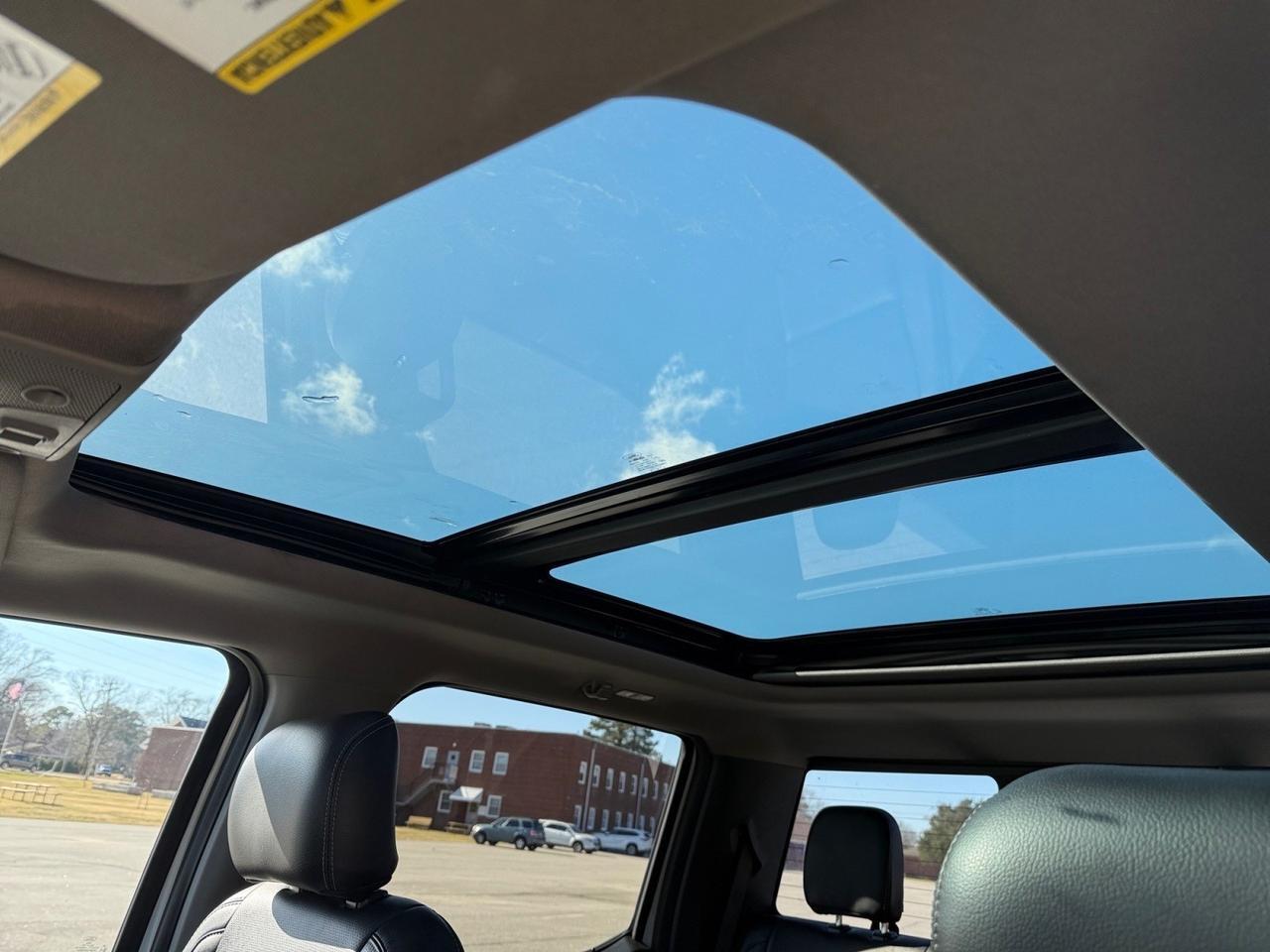 2017 Ford Super Duty F-350 SRW Lariat, HEATED AND VENTILATED SEATS, MOONROOF, NAVIGATION, POWER SLIDING REAR WINDOW, TOW PACKAGE, RUNNING BAORDS, POWER FOLDING MIRRORS, BLUETOOTH, LOW MILES, CLEAN CARFAX! Norfolk VA