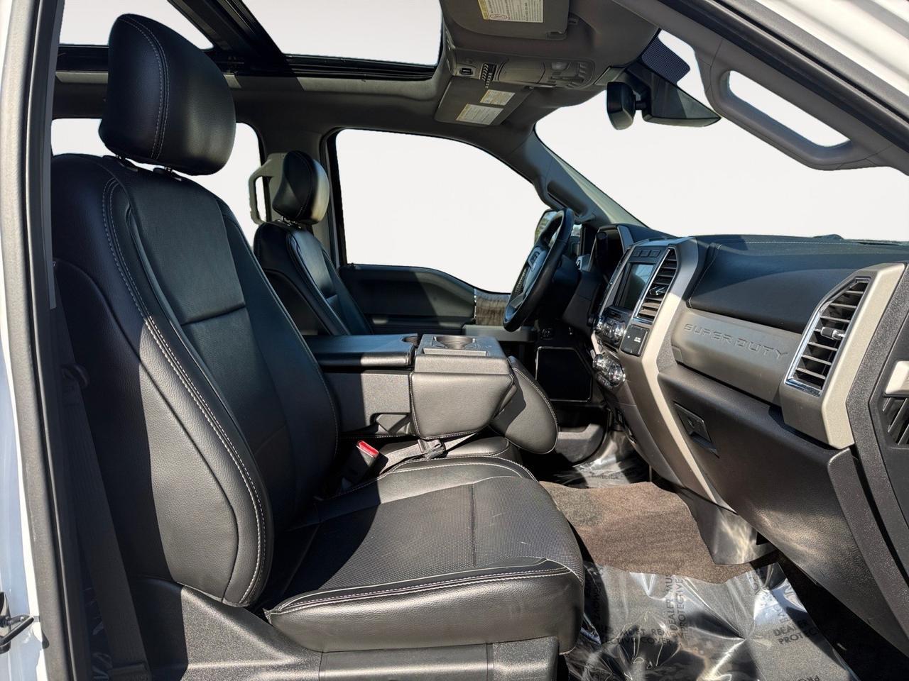 2017 Ford Super Duty F-350 SRW Lariat, HEATED AND VENTILATED SEATS, MOONROOF, NAVIGATION, POWER SLIDING REAR WINDOW, TOW PACKAGE, RUNNING BAORDS, POWER FOLDING MIRRORS, BLUETOOTH, LOW MILES, CLEAN CARFAX! Norfolk VA