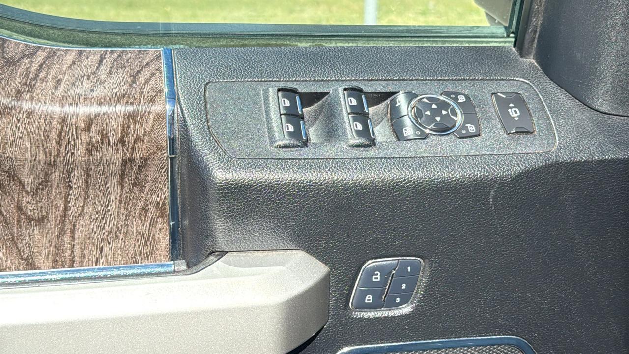 2017 Ford Super Duty F-350 SRW Lariat New Braunfels TX