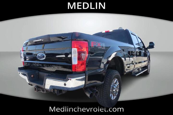 2017 Ford Super Duty F-350 SRW Platinum 4WD Crew Cab 8' Box Wilson NC