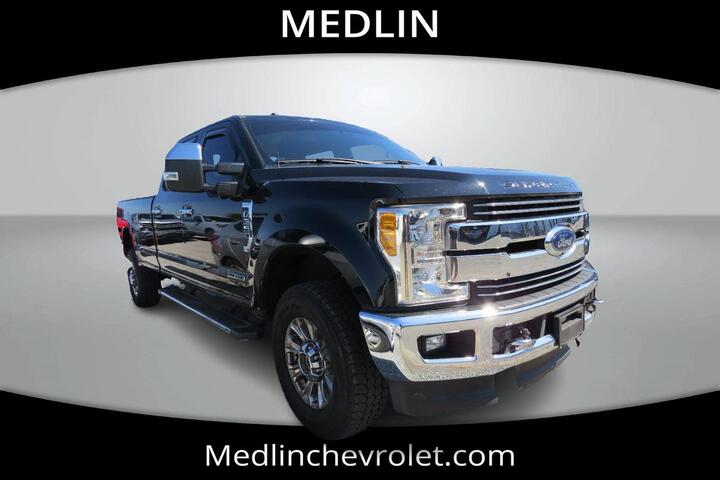 2017 Ford Super Duty F-350 SRW Platinum 4WD Crew Cab 8' Box Wilson NC