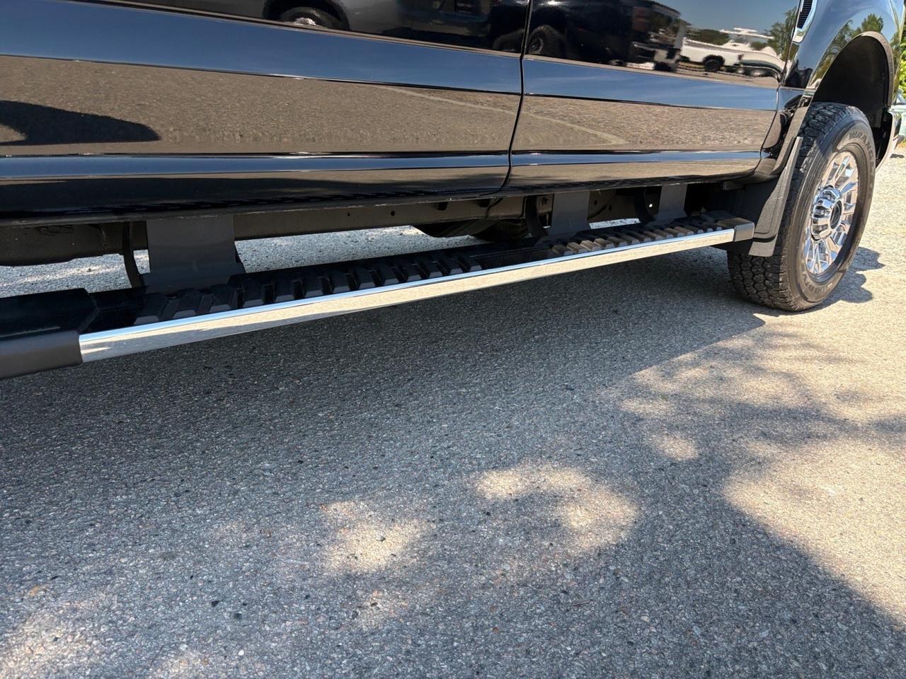 2017 Ford Super Duty F-350 SRW XLT, 5TH WHEEL/GOOSENECK TOW PACKAGE, REMOTE START, POWER MOONROOF TWIN PANEL, HEATED SEATS, REMOVABLE TAILGATE WITH LIFT ASSIST, BACKUP CAMERA, PARKING SENSORS, LOW MILEAGE, GO BIG & TAKE HOME THIS SUPER DUTY! Virginia Beach VA