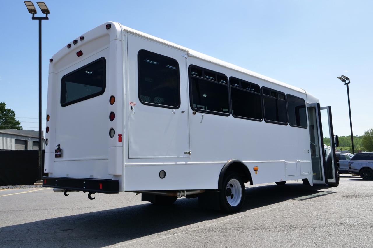 2017 Ford Super Duty F-550 DRW XL / Glaval Entourage Bus / Wheelchair Lift! Lincolnton NC
