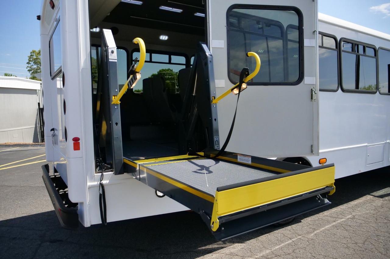 2017 Ford Super Duty F-550 DRW XL / Glaval Entourage Bus / Wheelchair Lift! Lincolnton NC