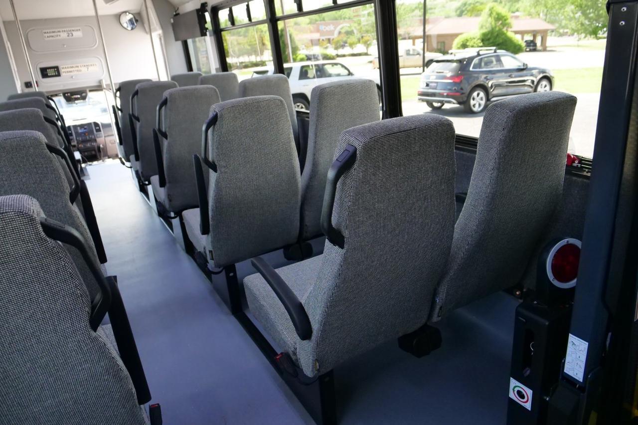 2017 Ford Super Duty F-550 DRW XL / Glaval Entourage Bus / Wheelchair Lift! Lincolnton NC