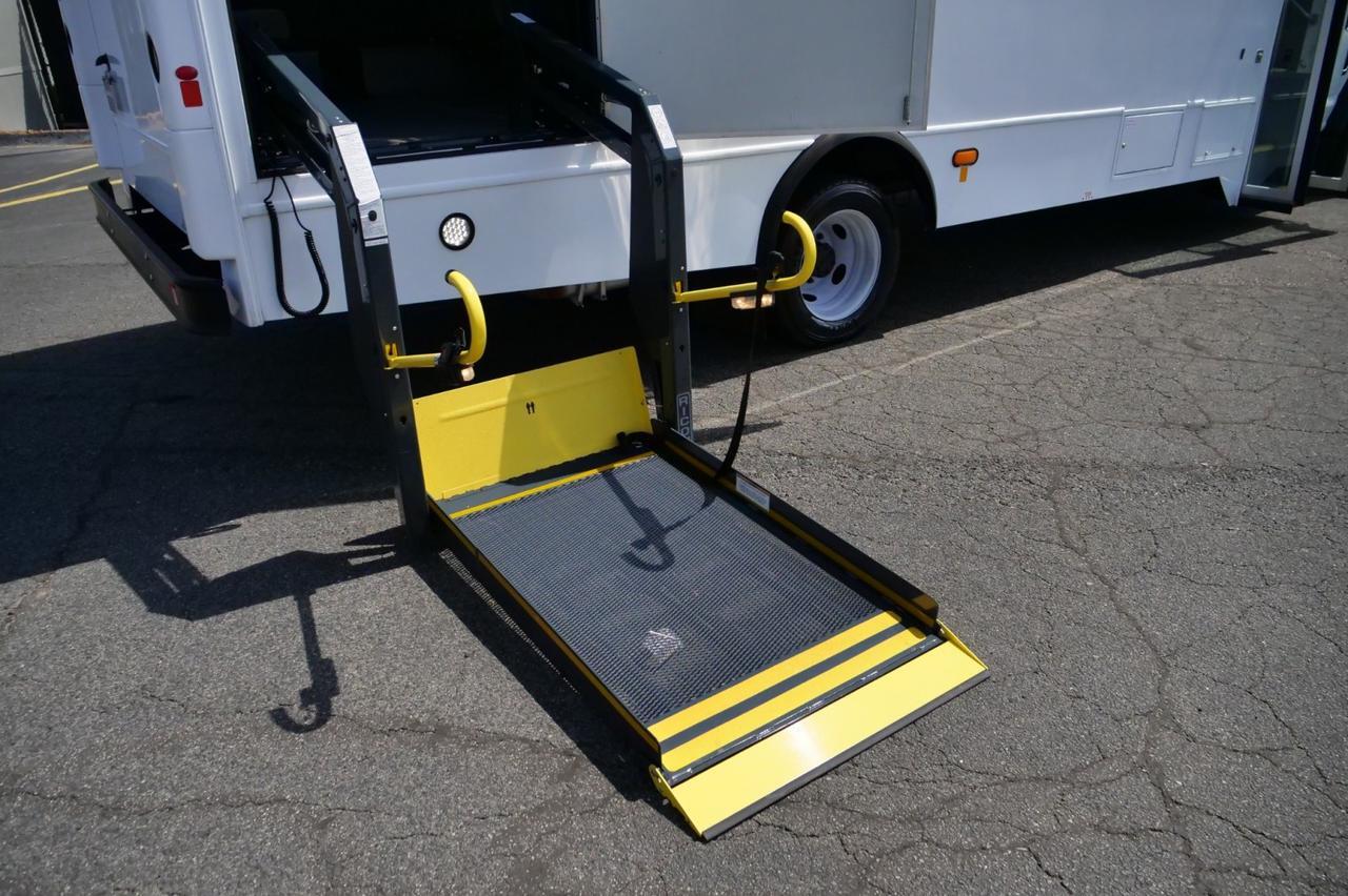 2017 Ford Super Duty F-550 DRW XL / Glaval Entourage Bus / Wheelchair Lift! Lincolnton NC